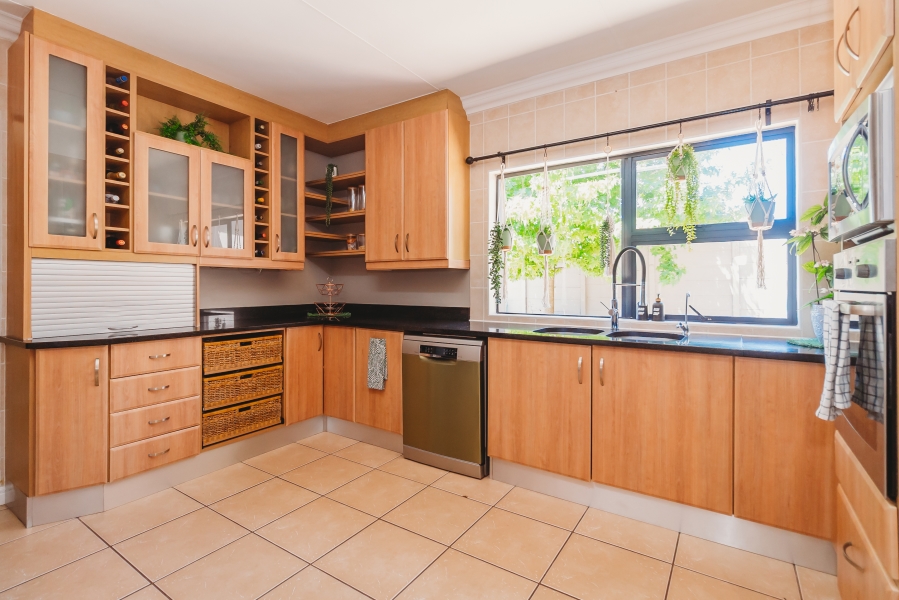 5 Bedroom Property for Sale in Panorama Western Cape